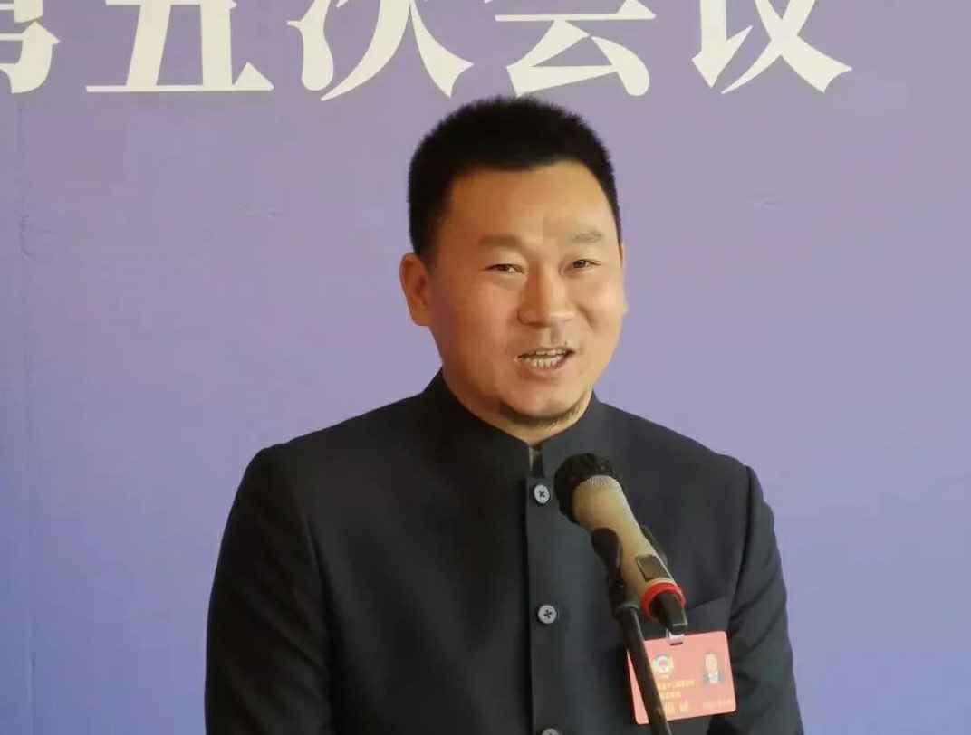 202204221343.jpg 为进一步展示市政协团结、民主、开放、自信的形象,向市民和网友展示政协委员的履职风采,中山市政协十二届五次会议在2月4日上午开幕前开设“委员通道”,市政协委员、乐竟网站web版登录入口-乐竟online(中国)公司总经理陈朝阳走进“委员通道”,回应社会关切的问题。他就如何做好城市应急管理规划的问题进行发言,并回答记者提问。.jpg